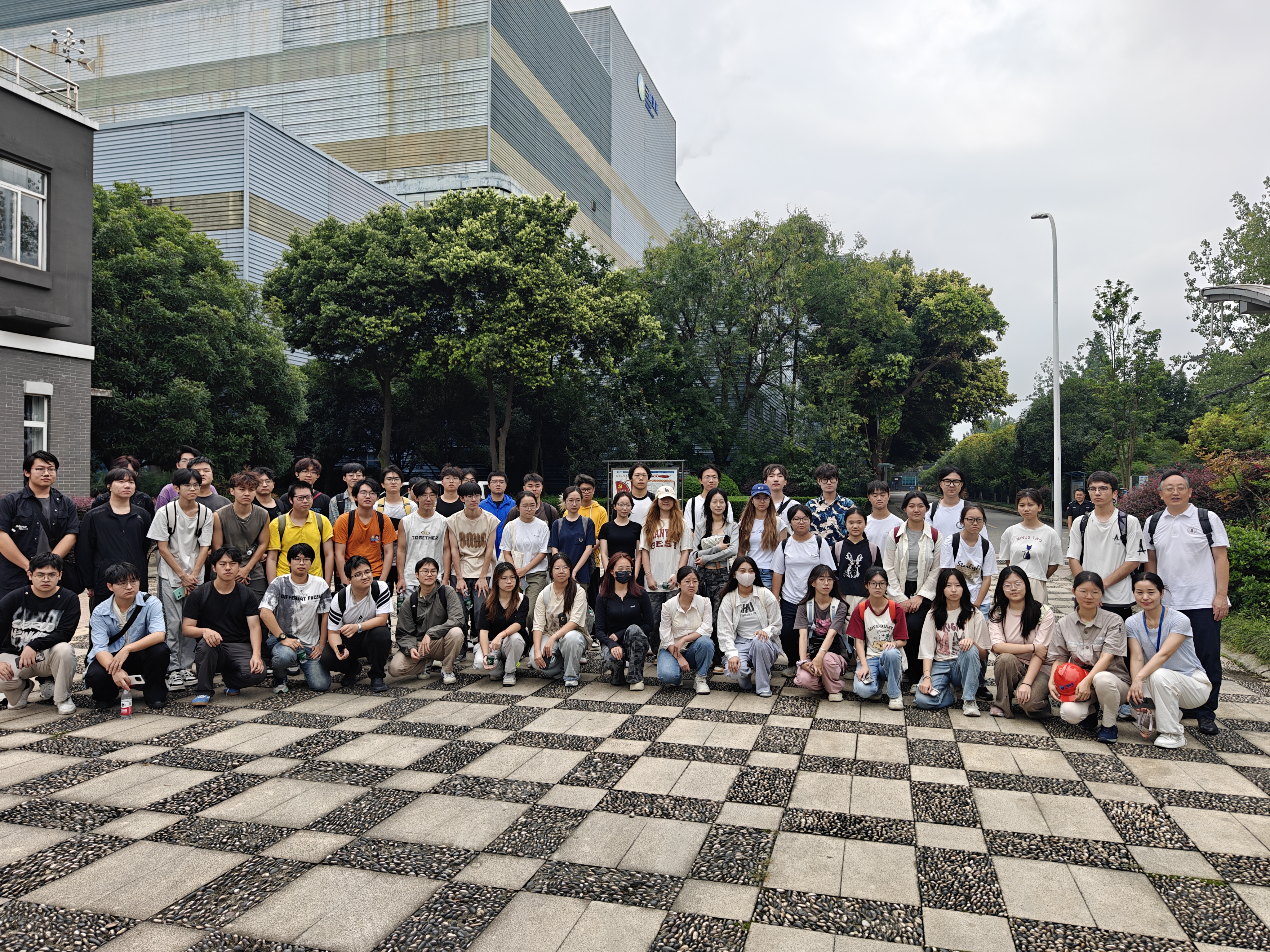 20250708四川大學(xué)環(huán)境工程專業(yè)師生到成都三峰開展專業(yè)實(shí)踐活動(dòng).jpg