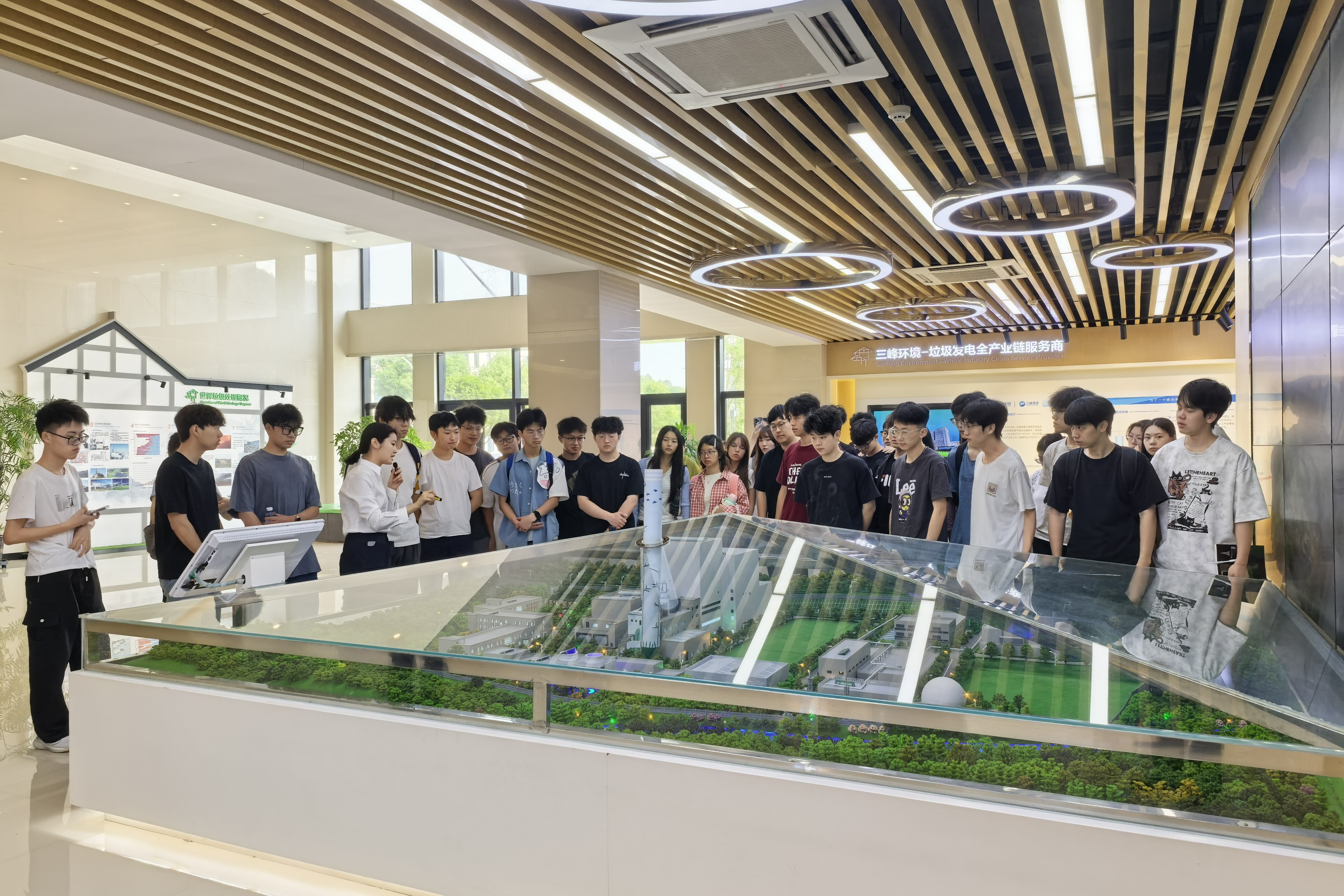20260521文理學院師生走進永川三峰公司環(huán)保教育基地參觀學習.jpg 20260521文理學院師生走進永川三峰公司環(huán)保教育基地參觀學習.jpg